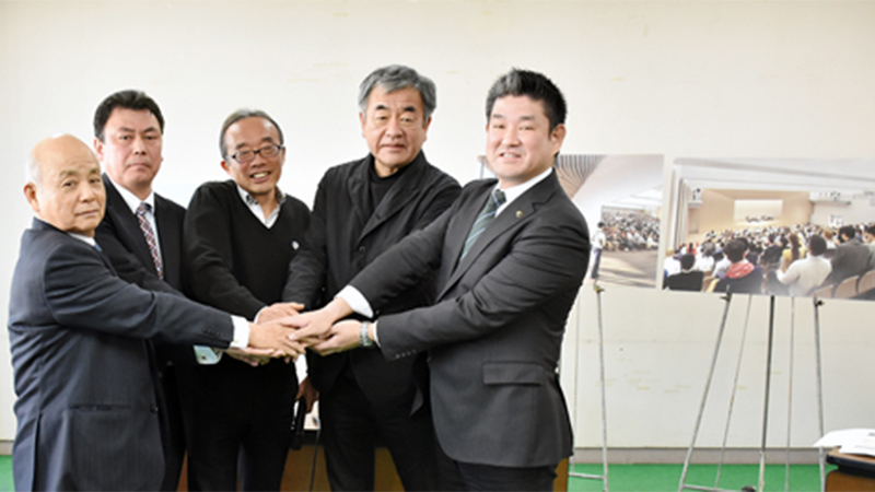 一条高校講堂改修プロジェクト記者発表後の記念撮影